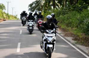 Berkendara Saat Asap Mengganggu Jarak Pandang, Ini yang Perlu Diperhatikan