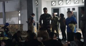 TNI AL dan Satgas POA BAIS TNI, Gagalkan Keberangkatan Ilegal 12 WNA Vietnam di Batam